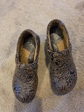 Women's Brown Patterned Slip-On Comfort Shoes